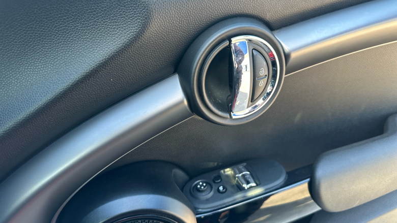 MINI Hatchback 2.0 John Cooper Works 3dr Auto [Comfort/Nav Pack] Petrol Hatchback